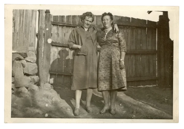 Amigos - dos mujeres de mediana edad — Foto de Stock