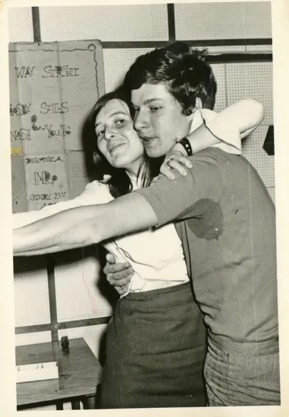 Homem e mulher dançando — Fotografia de Stock