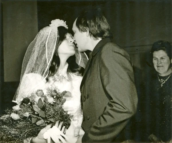 Την ημέρα του γάμου - νύφη και το γαμπρό — Φωτογραφία Αρχείου