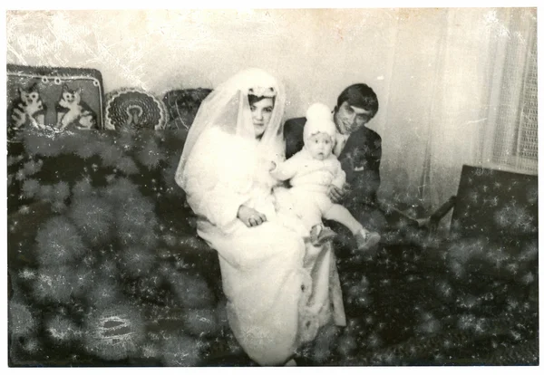 The bride, the groom and child — Stock Photo, Image