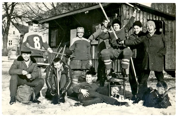 Hockeyspelare- och roliga i spelet — Stockfoto