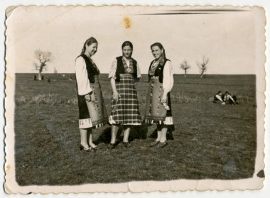 Üç genç kadın