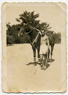 adam at sarılma şort