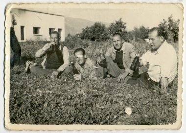 Erkekler içme alkol