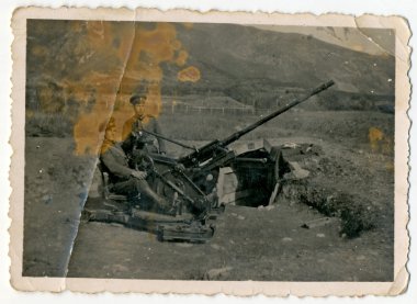 uçaksavar silahı hizmet veren askerler