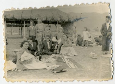 Battaniye üzerinde dinlenme