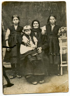 dönemde aile elbise