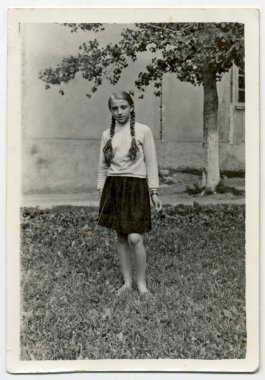 örgüler ile genç kız