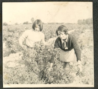 Tugay üzerinde çalışan kızlar