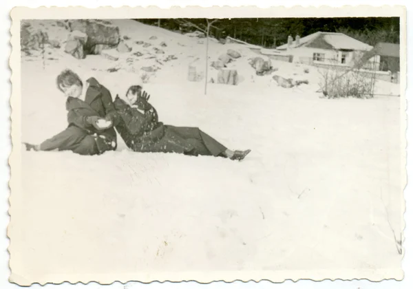 Women playing (winter time) — Stock Photo, Image