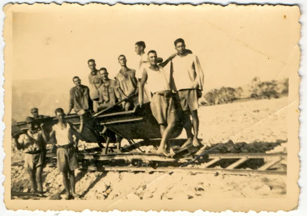 Mannen, waarschijnlijk soldaten — Stockfoto