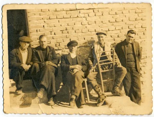 Vergadering groep van mannen van middelbare leeftijd — Stockfoto