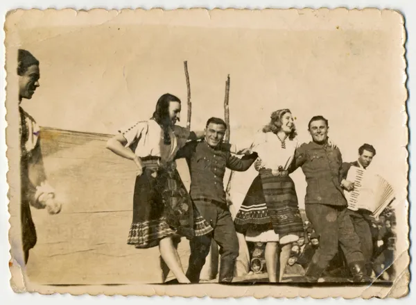 Women and men dancing — Stock Photo, Image