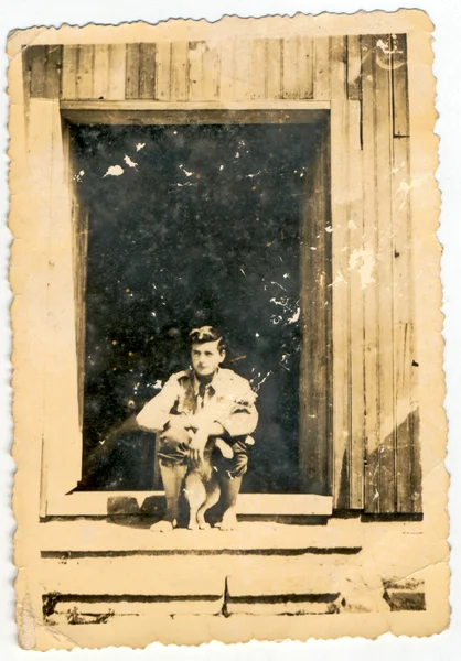 Man sitting on the porch — Stock Photo, Image