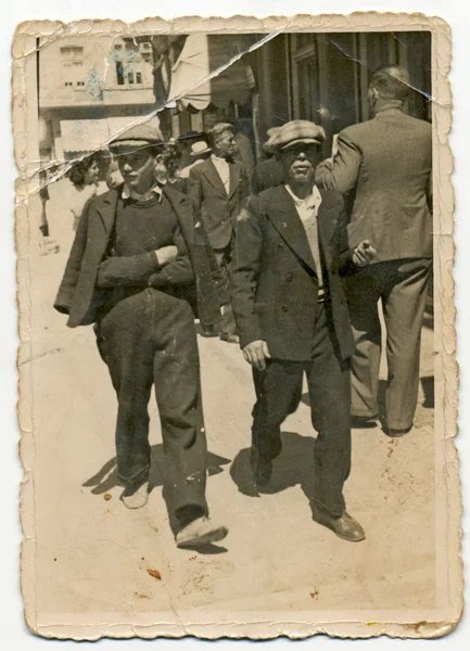 Men walking around town — Stock Photo, Image