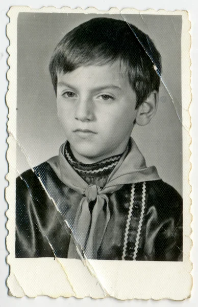 Çocuk bir eşarp ile — Stok fotoğraf