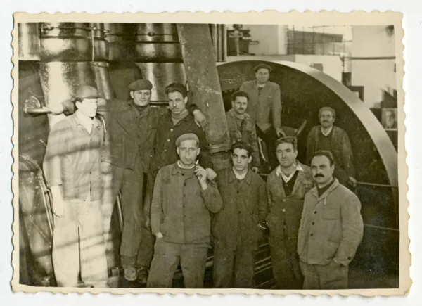 Lavorare in una squadra di fabbrica — Foto Stock