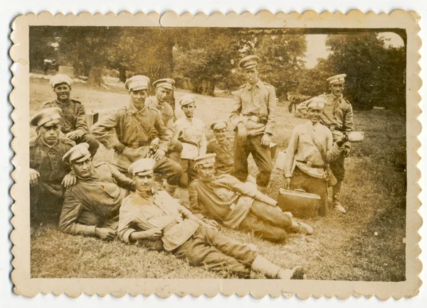 Soldiers posing on meadow — Stock Photo, Image