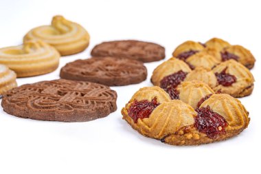 Beyaz arkaplanda yuvarlak çerezler