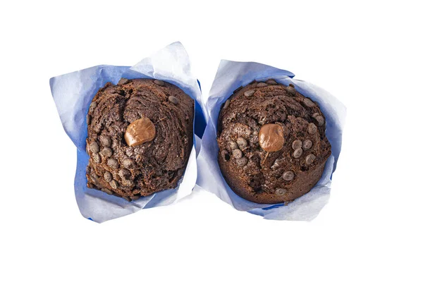 Dois cupcakes de chocolate no fundo branco vista superior — Fotografia de Stock
