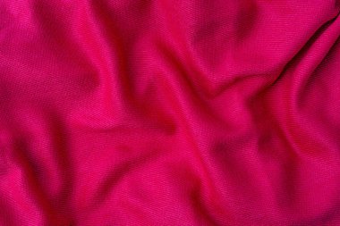 Buruşmuş pembe kumaş dokusu arkaplanı yakın plan