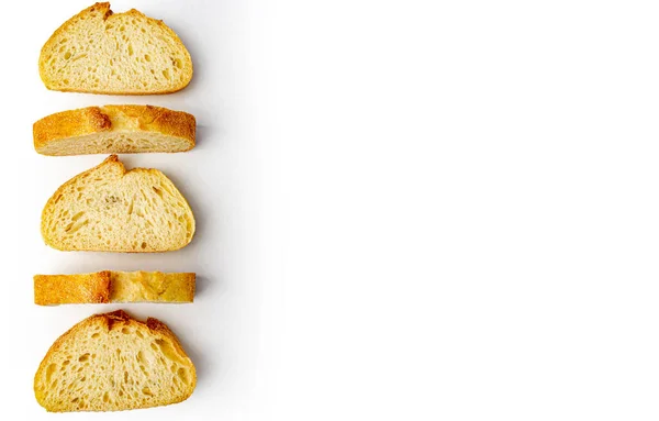 Dilimlenmiş Ekmek Beyaz Arka Plan Üzerinde Izole Üst Görünüm — Stok fotoğraf