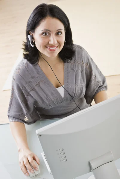 Woman on Computer — Stock Photo, Image