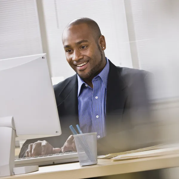 Attractive African American at computer. — Stok fotoğraf