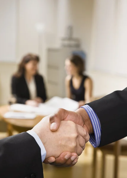 Shaking Hands in Office — Stock Photo, Image