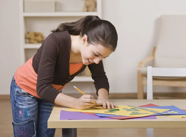 Ragazza che lavora al progetto — Foto Stock