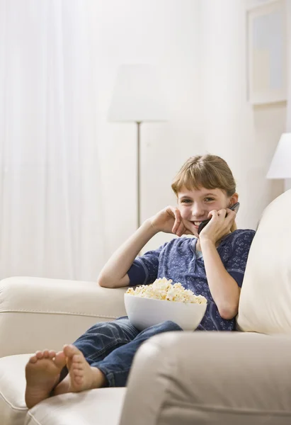 Ragazza che parla al cellulare — Foto Stock