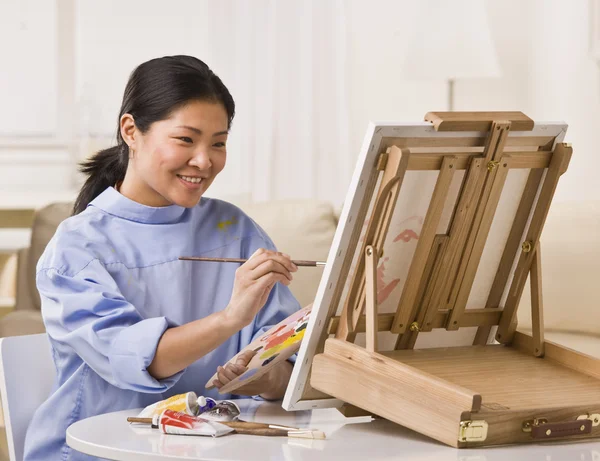 Asijské ženy, malování — Stock fotografie