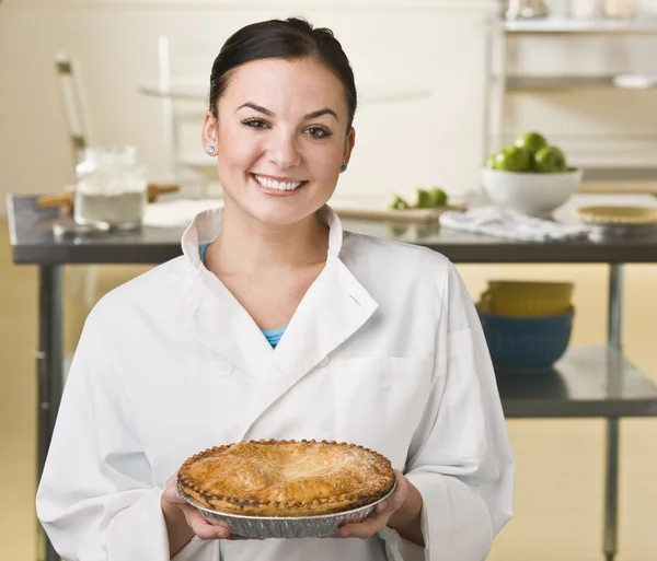 Woman Holding Pie — Stock Photo, Image