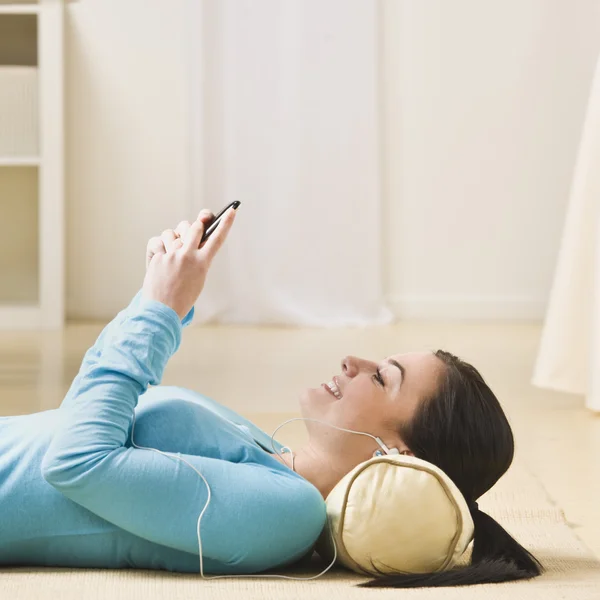 Woman With MP3 Player — Stock Photo, Image