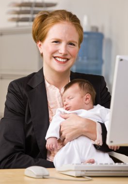 iş kadını holding bebek masa