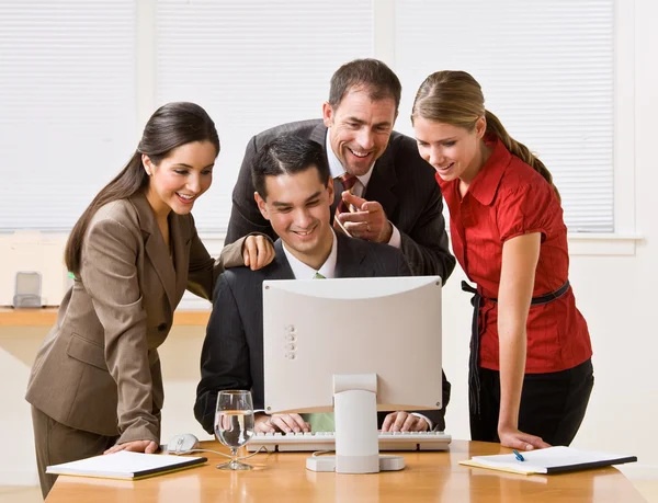 Business looking at computer — Stock Photo, Image