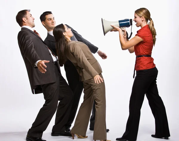 Empresária gritando com megafone — Fotografia de Stock