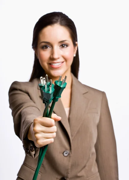 Affärskvinna håller elkontakter — Stockfoto
