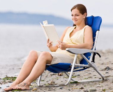 kadının okuma kitabı Beach