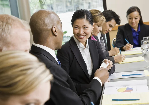 Empresaria en Meeting Smiling — Foto de Stock