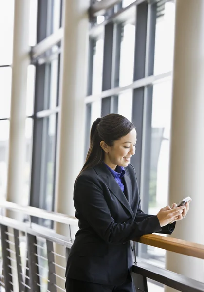 Young Businesswoman Texting — Stock Photo, Image