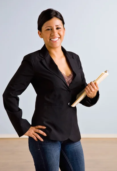 Businesswoman holding file folders — Stock Photo, Image