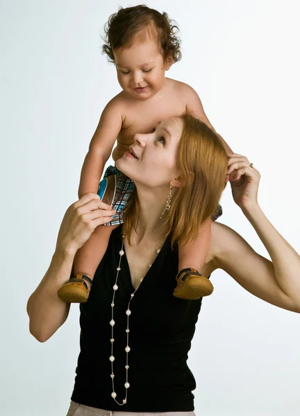 Mother carrying son on shoulders — Stock Photo, Image