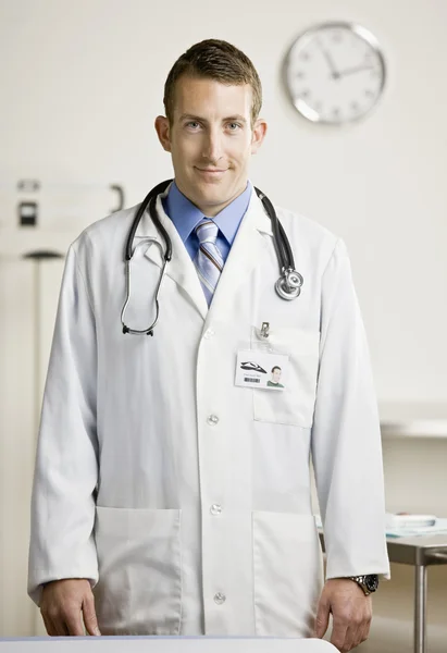 Mladý muž lékař — Stock fotografie