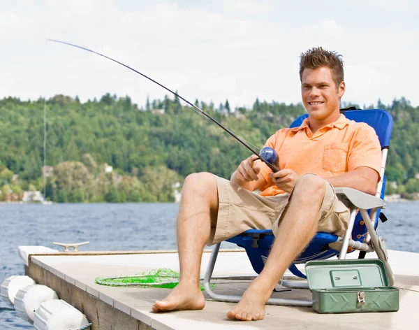 Man vissen op pier — Stockfoto