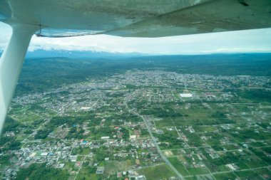 5 Kasım 2021, Shell, Pastaza, Ekvador. Gökyüzünden küçük Amazon kasabası manzarası