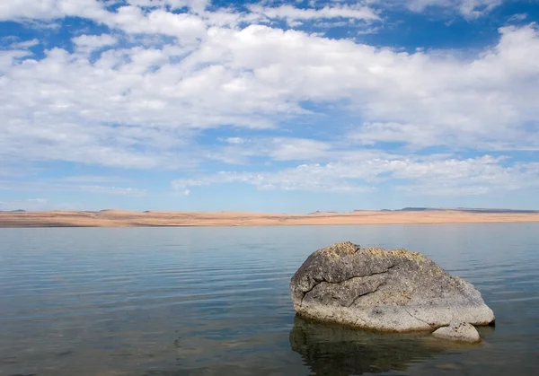 Roca, Lago abert — Foto de Stock