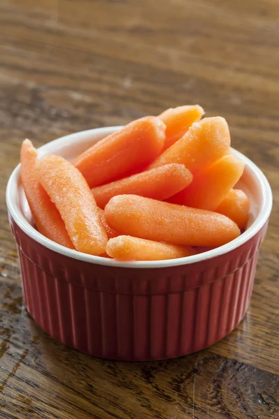 Baby Carrots in a Red and White Bowl — Stok Foto