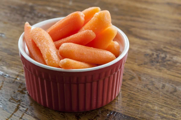 Baby Carrots in a Red and White Bowl — Stok Foto