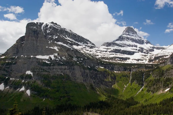 Dwa szczyty, park narodowy glacier — Zdjęcie stockowe